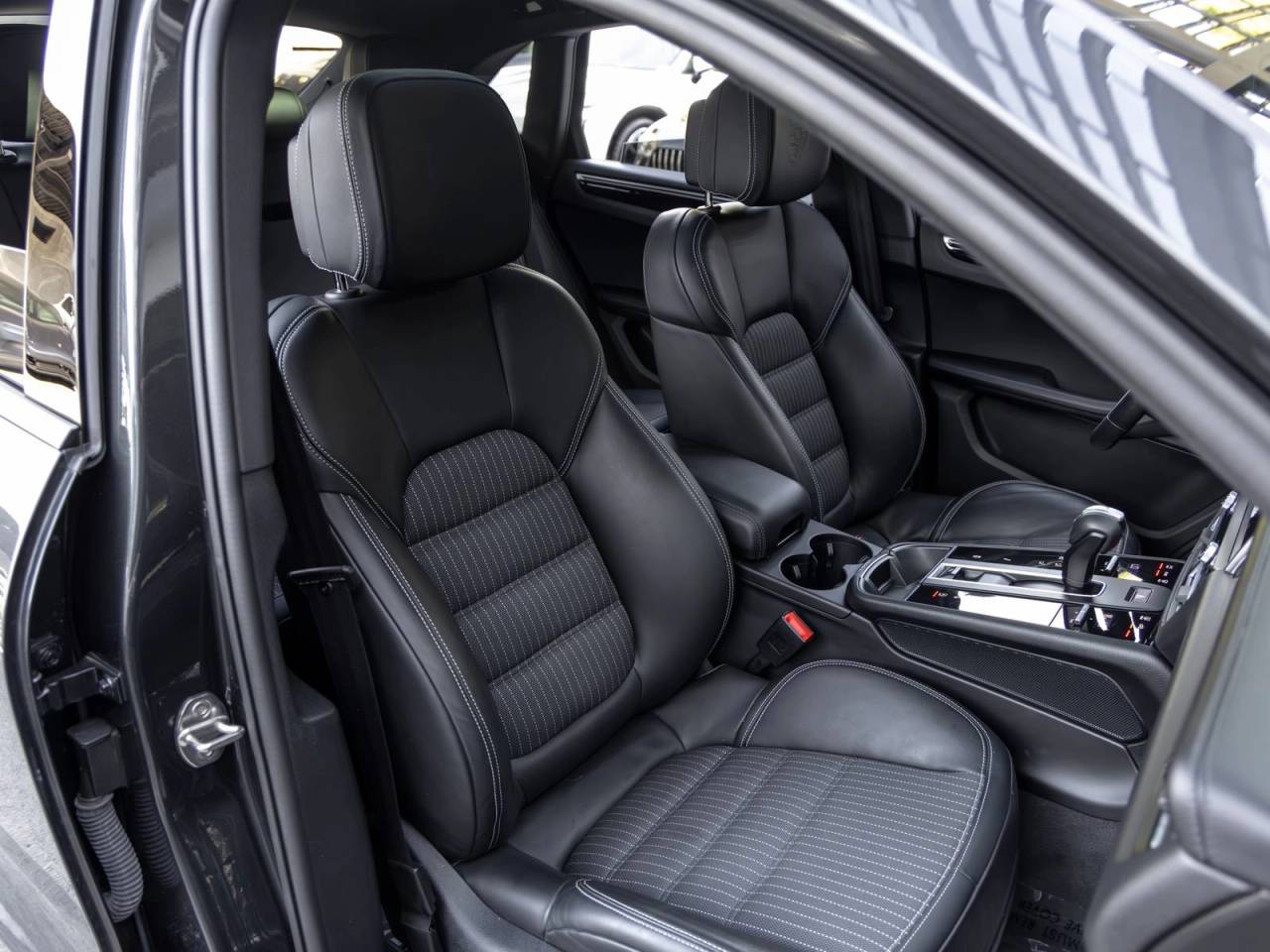 2023 Porsche Macan Macan T