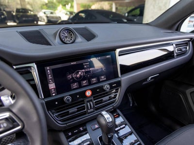 2025 Porsche Macan Macan