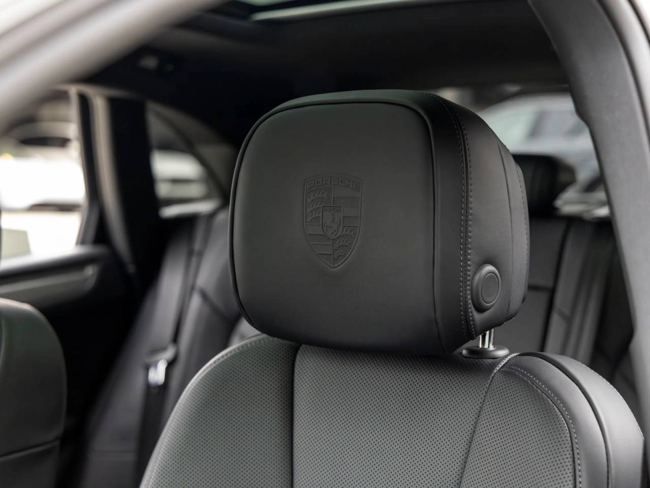 2026 Porsche Macan Base