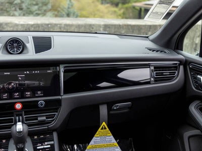2026 Porsche Macan Macan