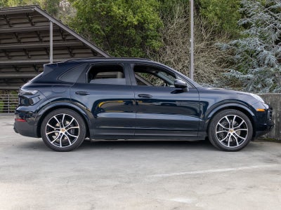2023 Porsche Cayenne Cayenne Platinum Edition (MY23)