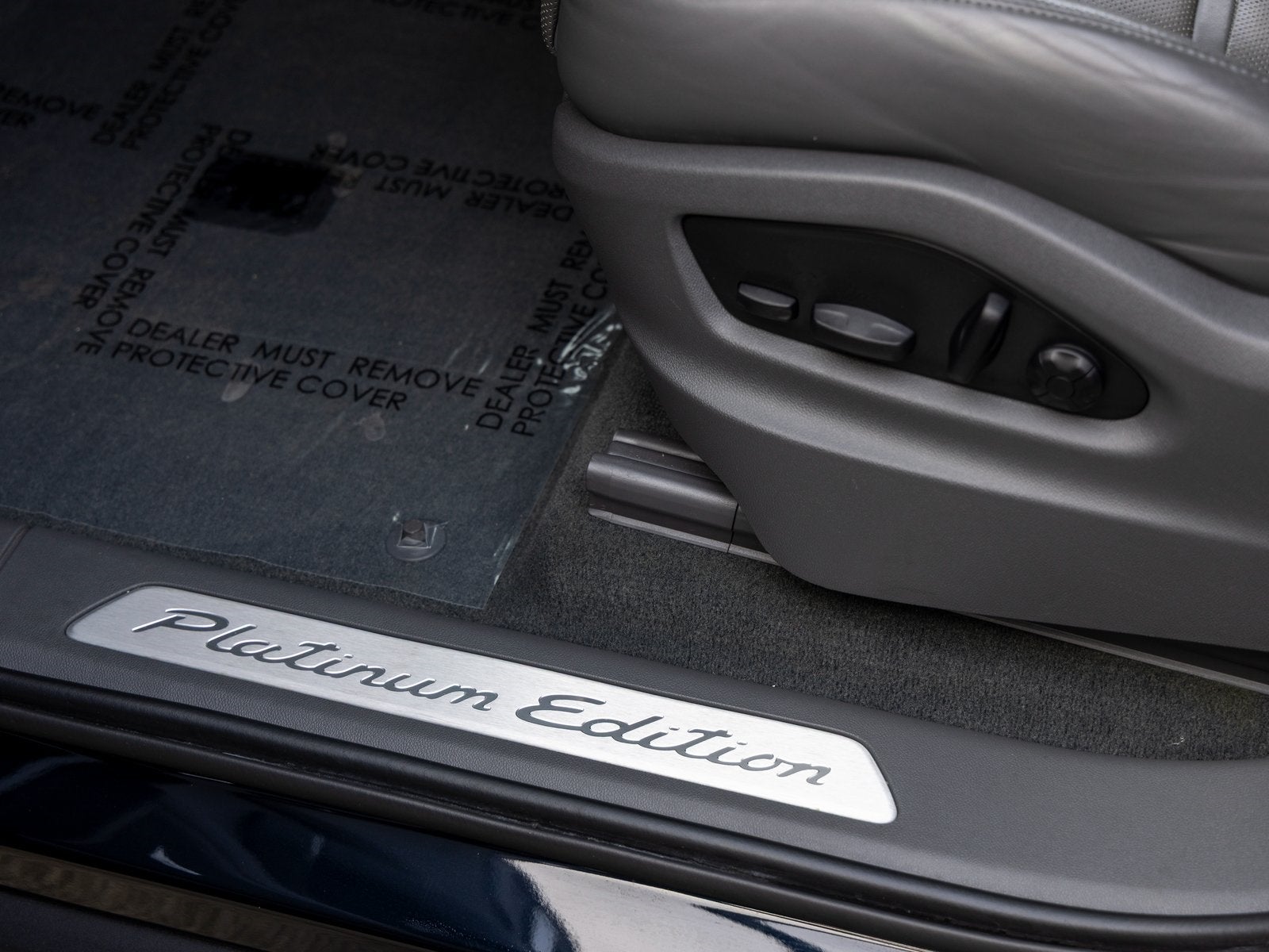 2023 Porsche Cayenne Cayenne Platinum Edition (MY23)