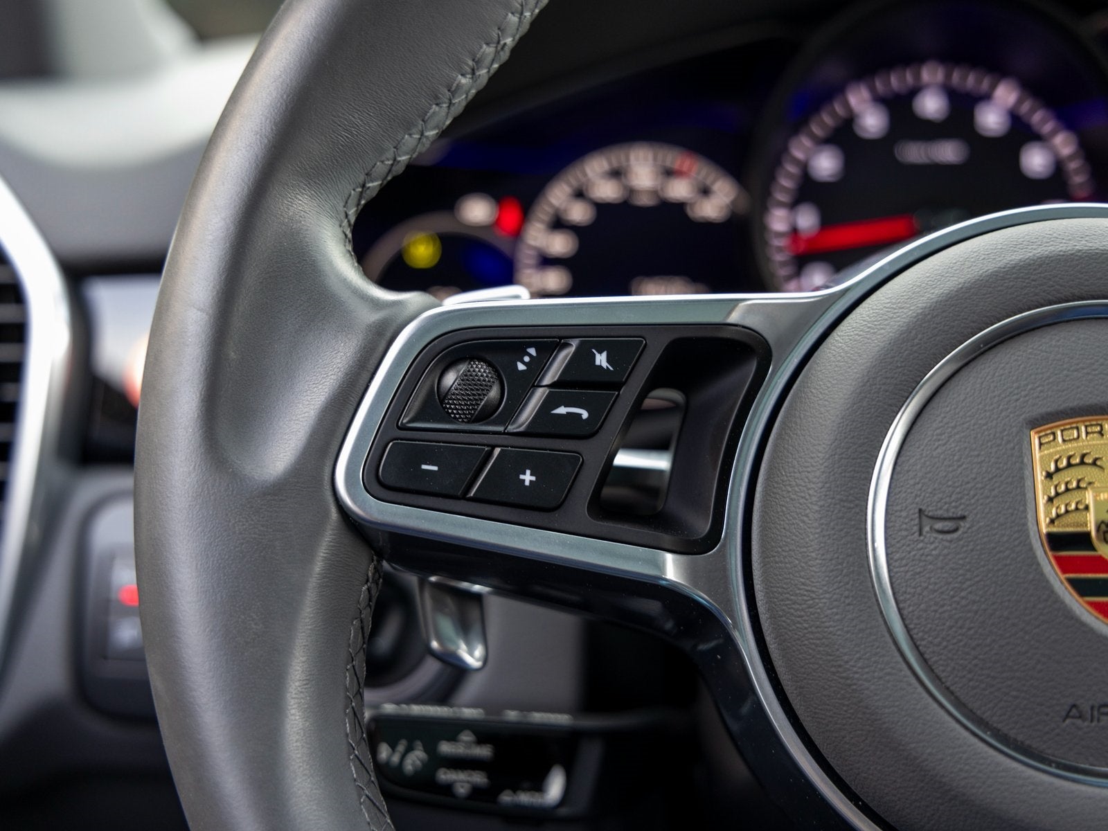 2023 Porsche Cayenne Cayenne Platinum Edition (MY23)