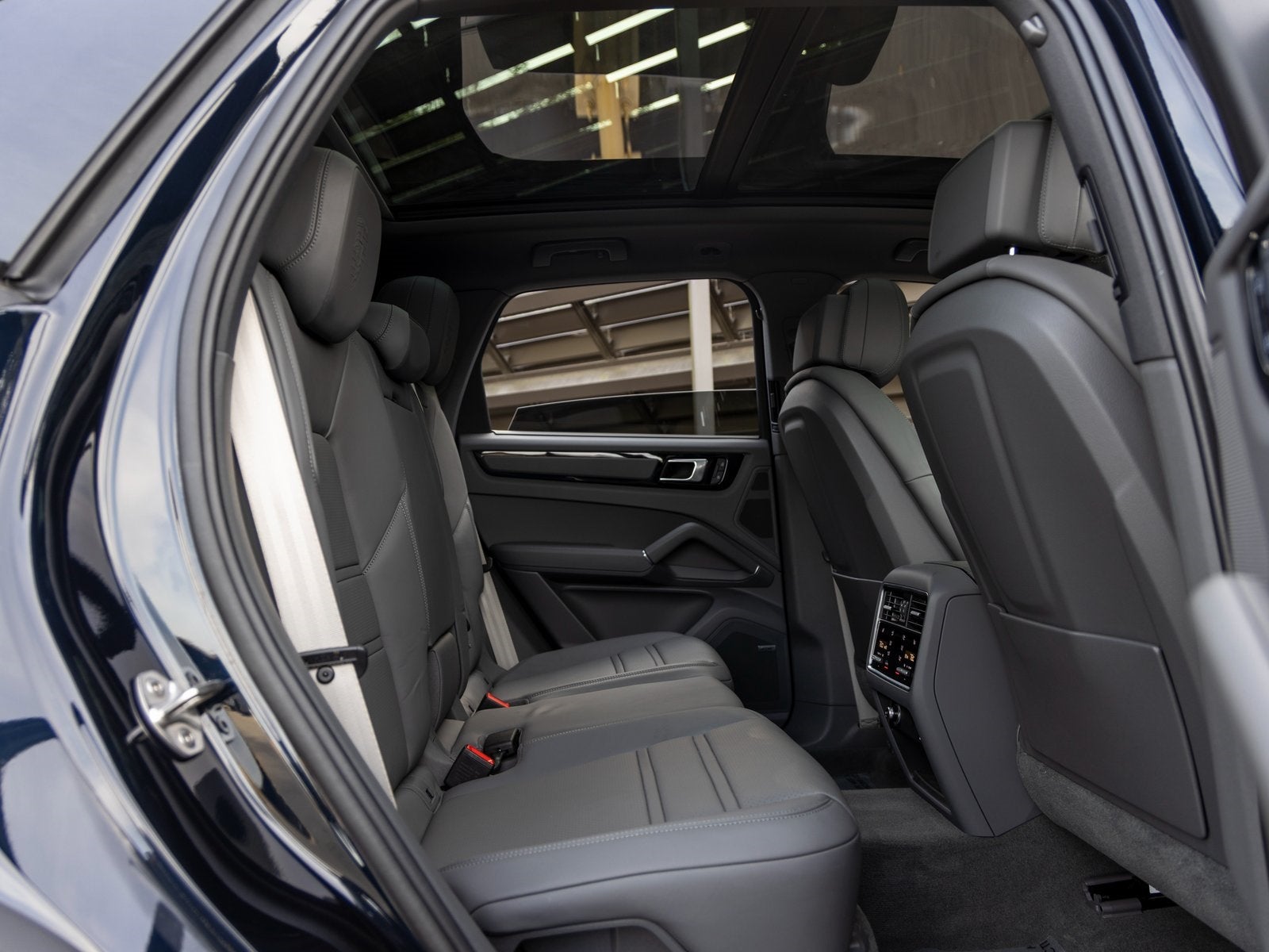 2023 Porsche Cayenne Cayenne Platinum Edition (MY23)