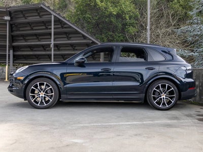 2023 Porsche Cayenne Cayenne Platinum Edition (MY23)