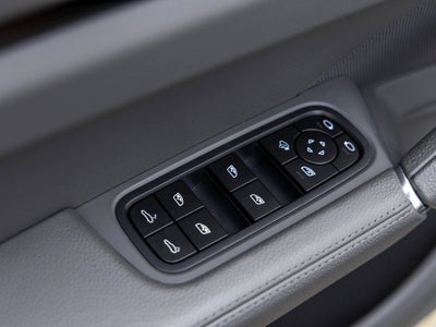 2023 Porsche Cayenne Cayenne Platinum Edition (MY23)