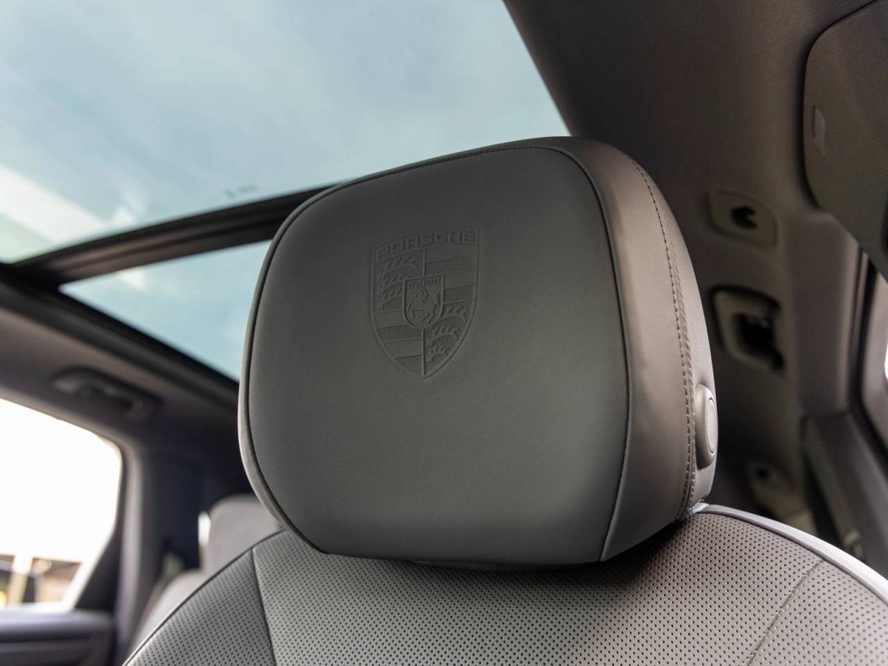 2023 Porsche Cayenne Cayenne Platinum Edition (MY23)