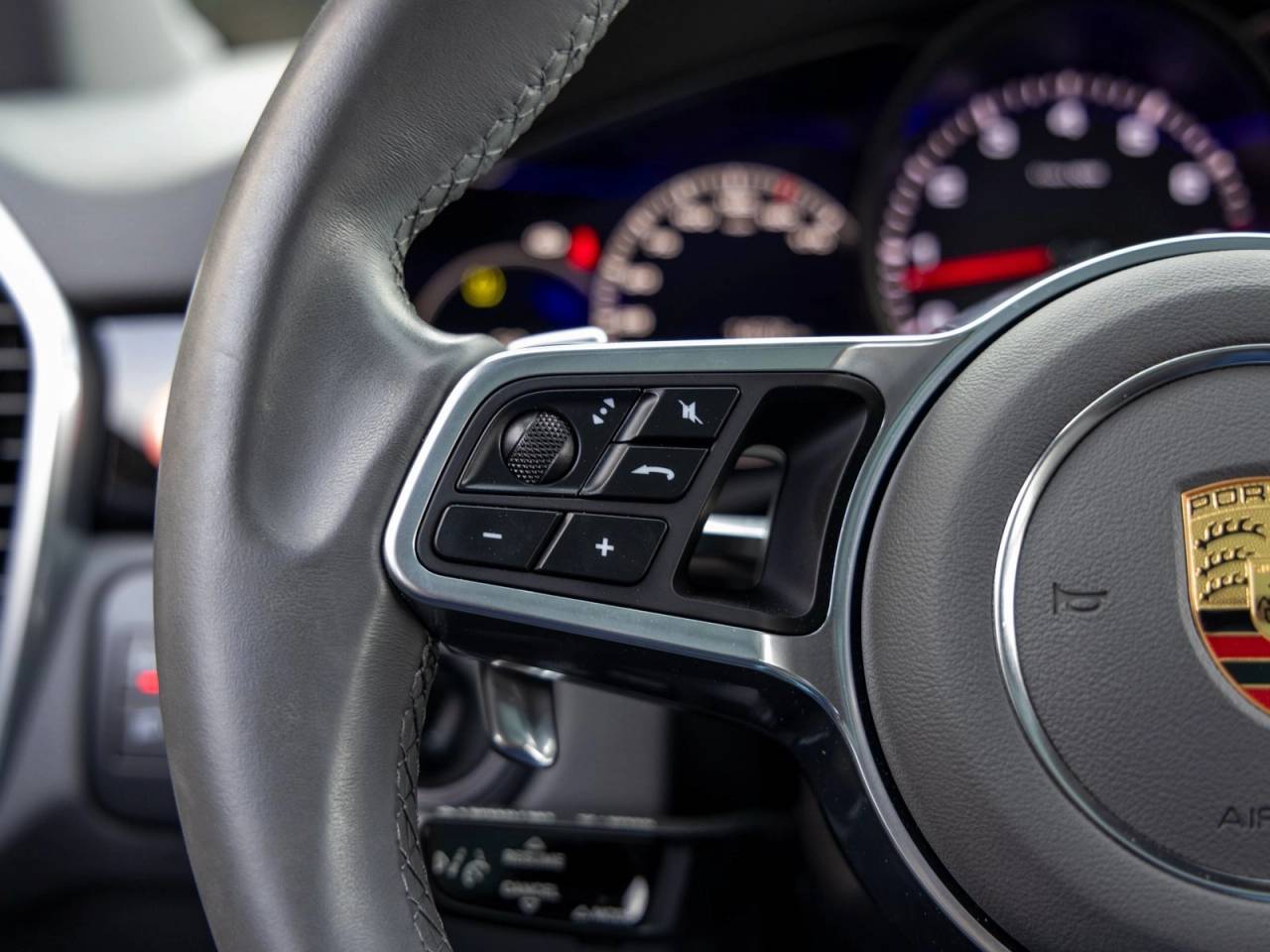 2023 Porsche Cayenne Cayenne Platinum Edition (MY23)