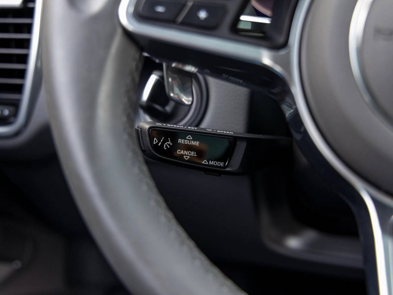 2023 Porsche Cayenne Cayenne Platinum Edition (MY23)