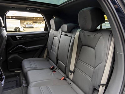 2023 Porsche Cayenne Cayenne Platinum Edition (MY23)