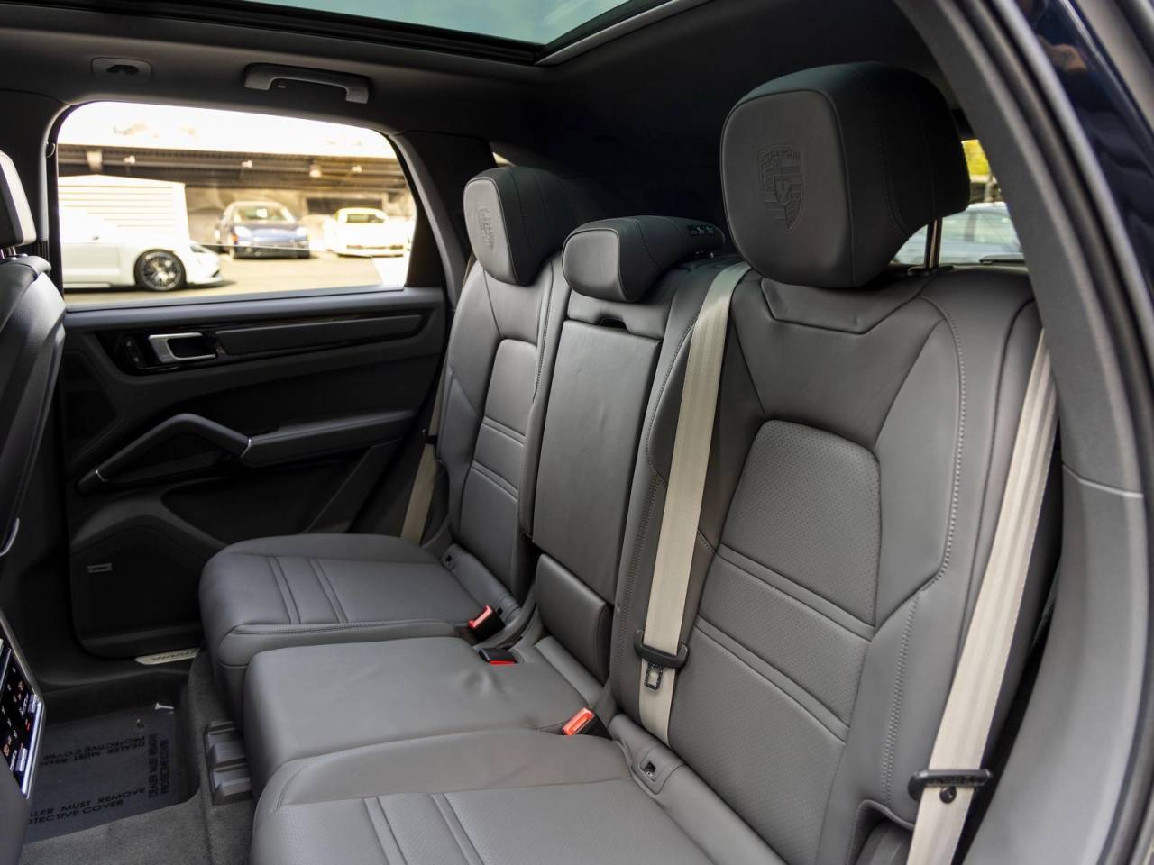 2023 Porsche Cayenne Cayenne Platinum Edition (MY23)