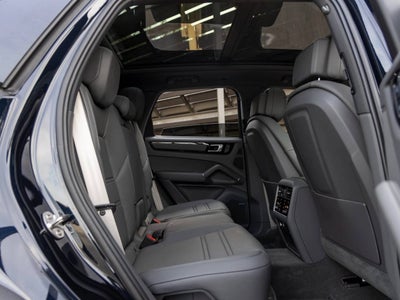 2023 Porsche Cayenne Cayenne Platinum Edition (MY23)