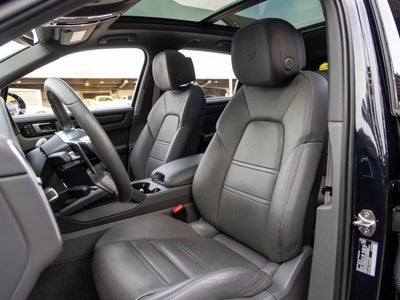 2023 Porsche Cayenne Cayenne Platinum Edition (MY23)