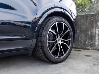 2023 Porsche Cayenne Cayenne Platinum Edition (MY23)