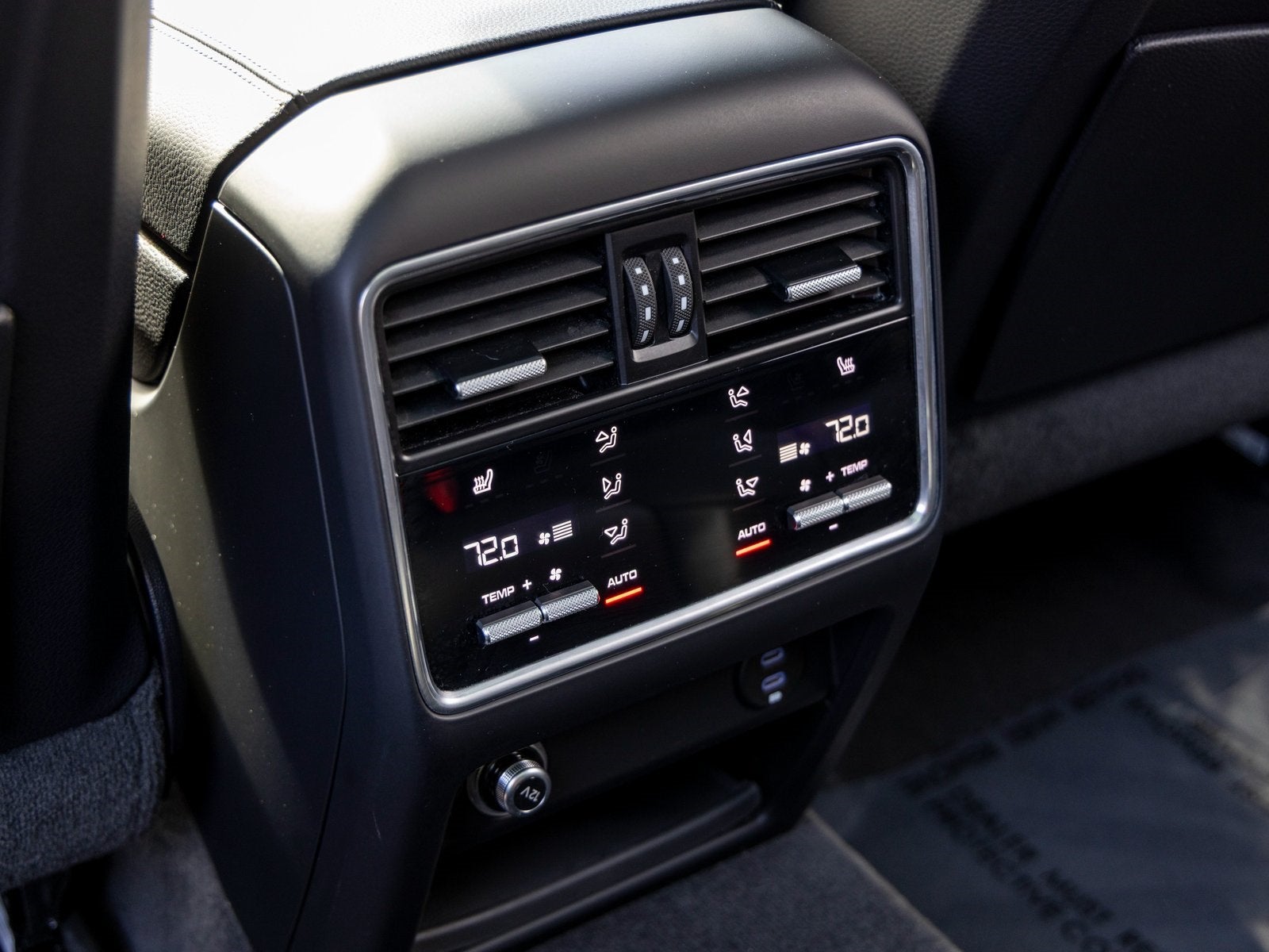 2023 Porsche Cayenne Cayenne Platinum Edition (MY23)