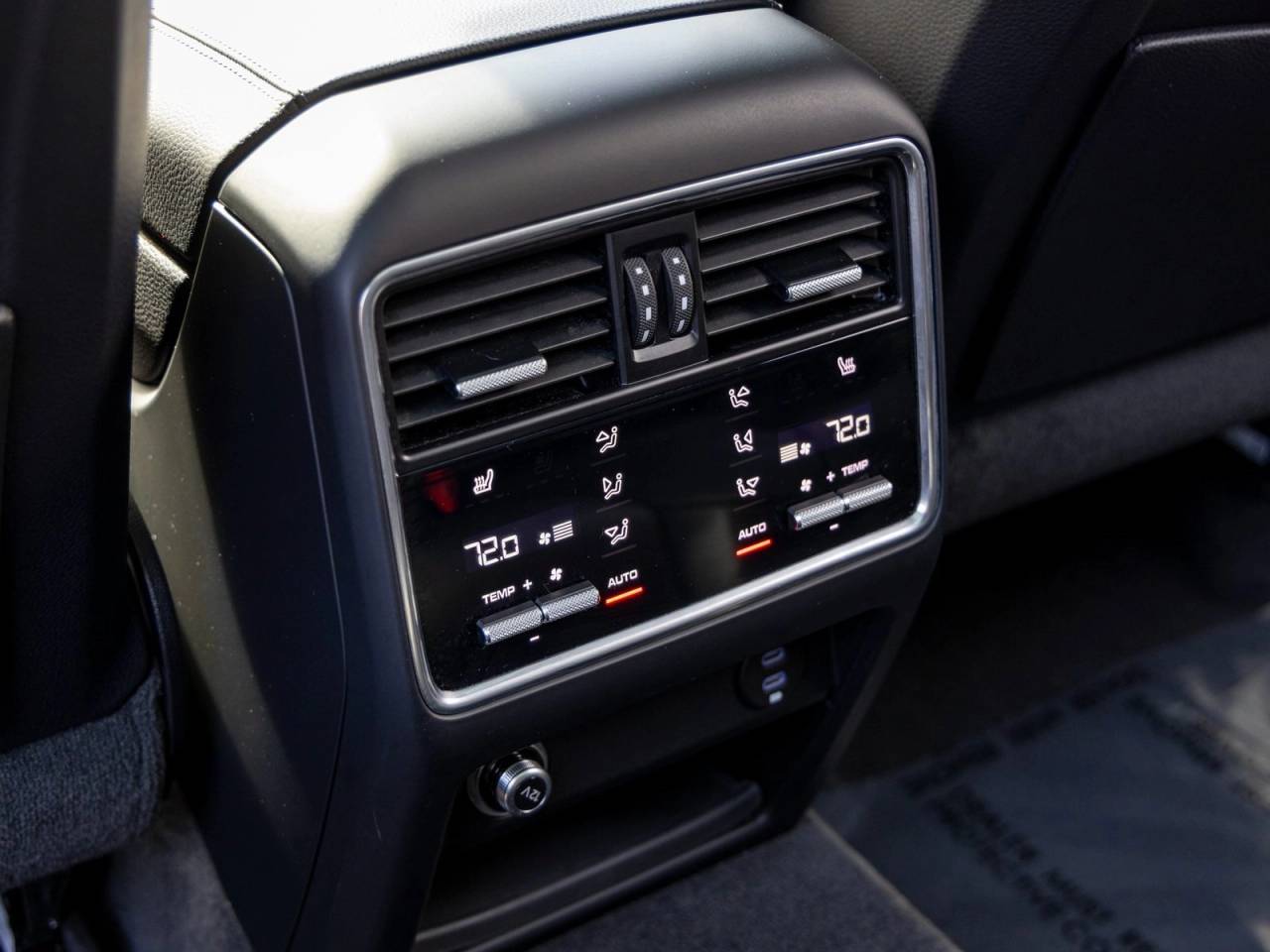 2023 Porsche Cayenne Cayenne Platinum Edition (MY23)