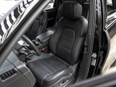 2023 Porsche Cayenne Platinum Edition