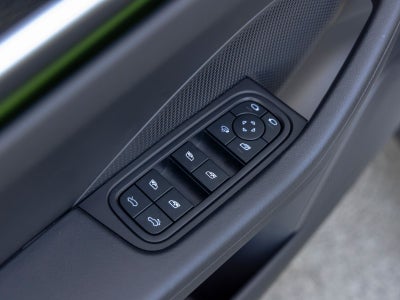 2025 Porsche Macan Electric 4
