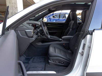 2025 Porsche Macan Electric 4
