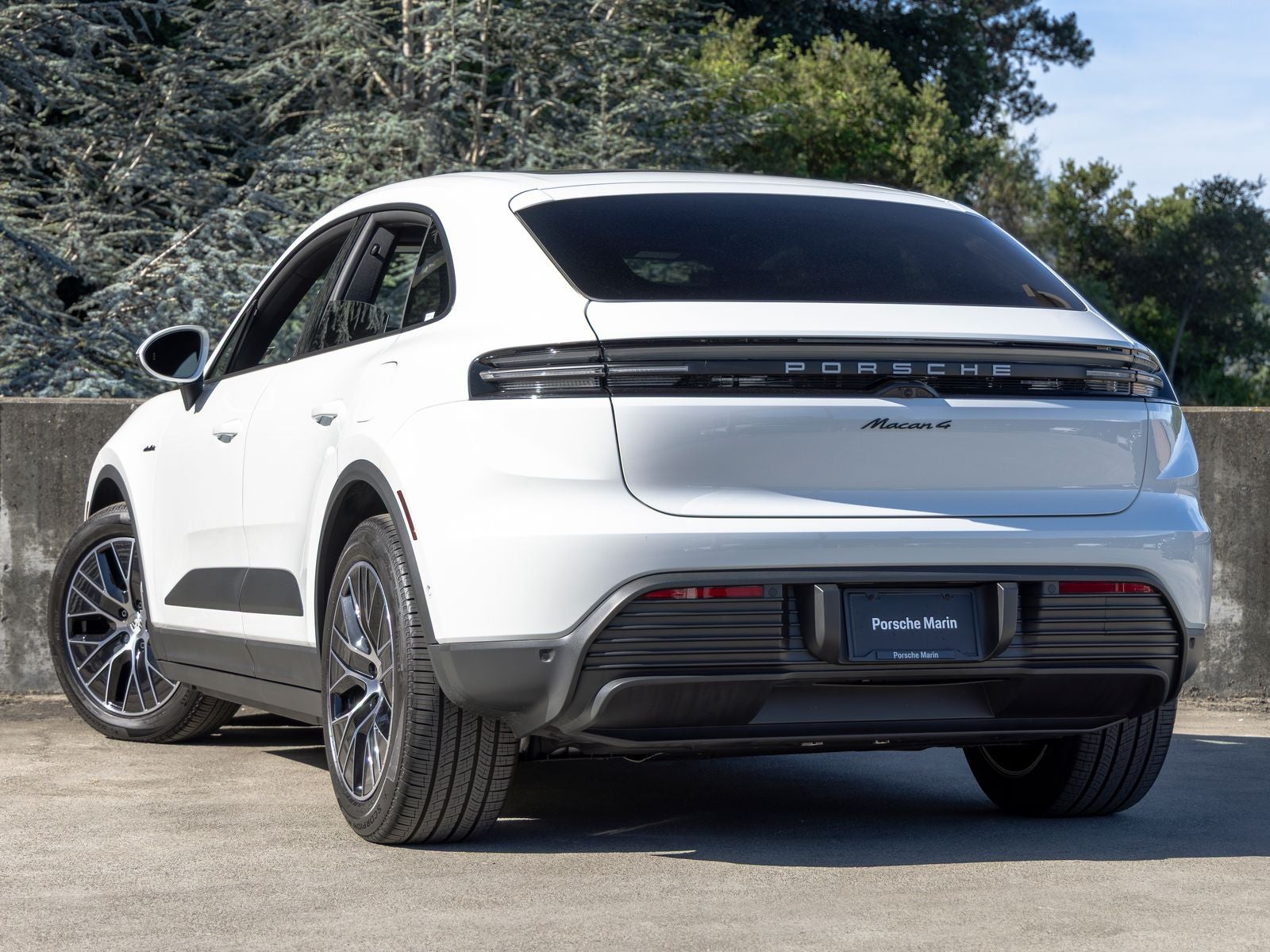 2025 Porsche Macan Electric 4