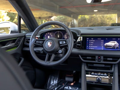 2025 Porsche Macan Electric 4