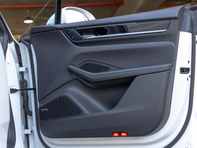 2025 Porsche Macan Electric 4
