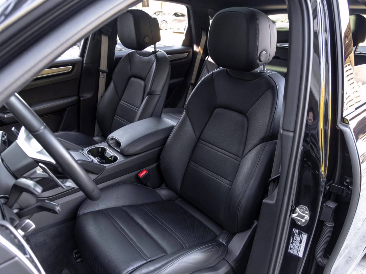 2023 Porsche Cayenne Cayenne S Platinum Edition