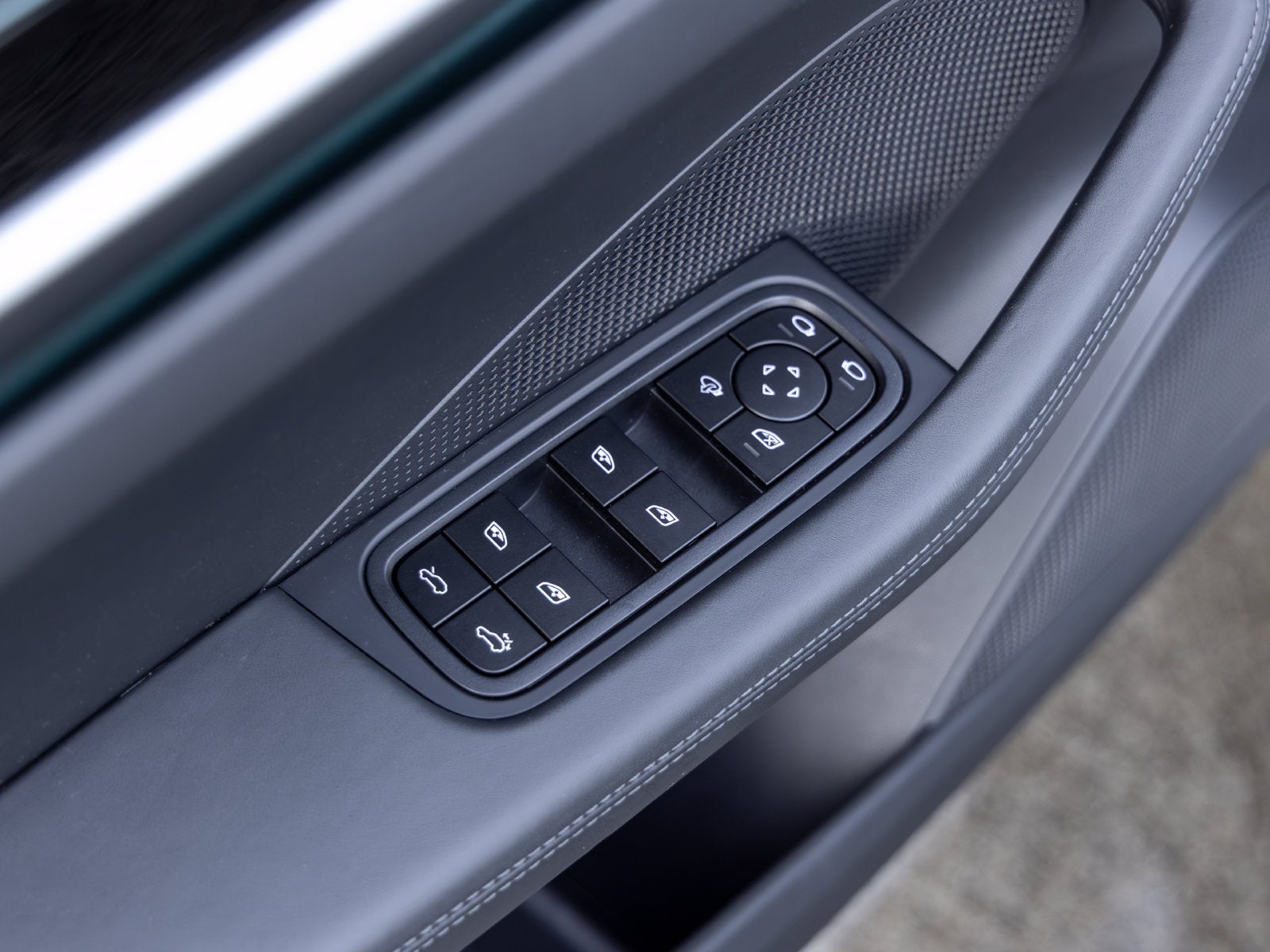 2025 Porsche Macan Macan 4S Electric