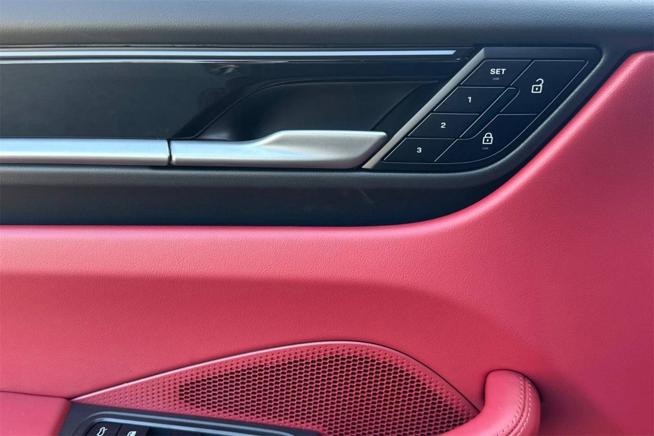 2025 Porsche Macan Macan 4S Electric