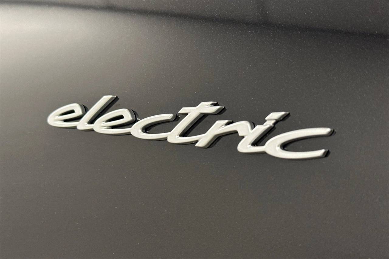 2025 Porsche Macan Macan 4S Electric