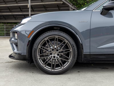 2025 Porsche Macan Macan Turbo Electric