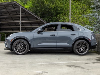 2025 Porsche Macan Macan Turbo Electric