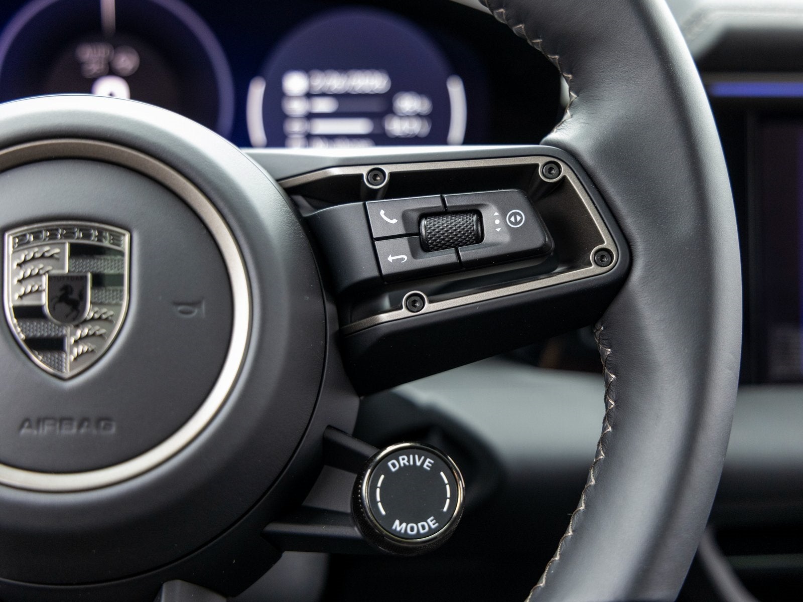 2025 Porsche Macan Macan Turbo Electric