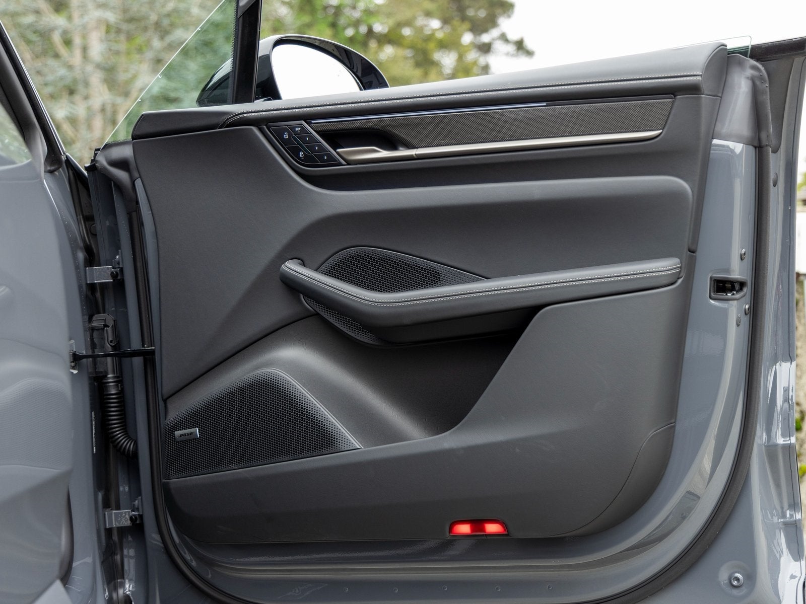 2025 Porsche Macan Macan Turbo Electric