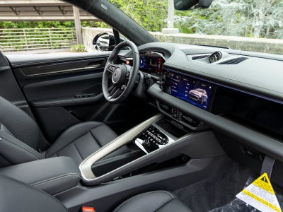 2025 Porsche Macan Macan Turbo Electric