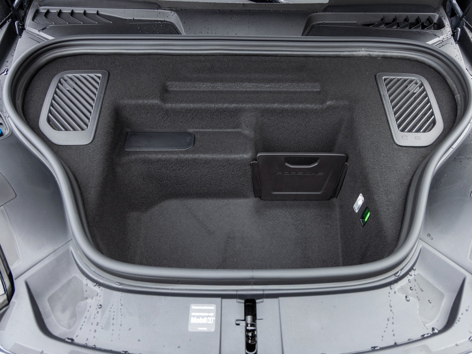 2025 Porsche Macan Macan Turbo Electric