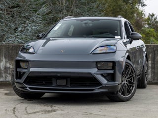 2025 Porsche Macan Macan Turbo Electric