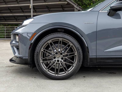 2025 Porsche Macan Macan Turbo Electric
