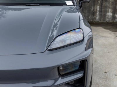 2025 Porsche Macan Macan Turbo Electric