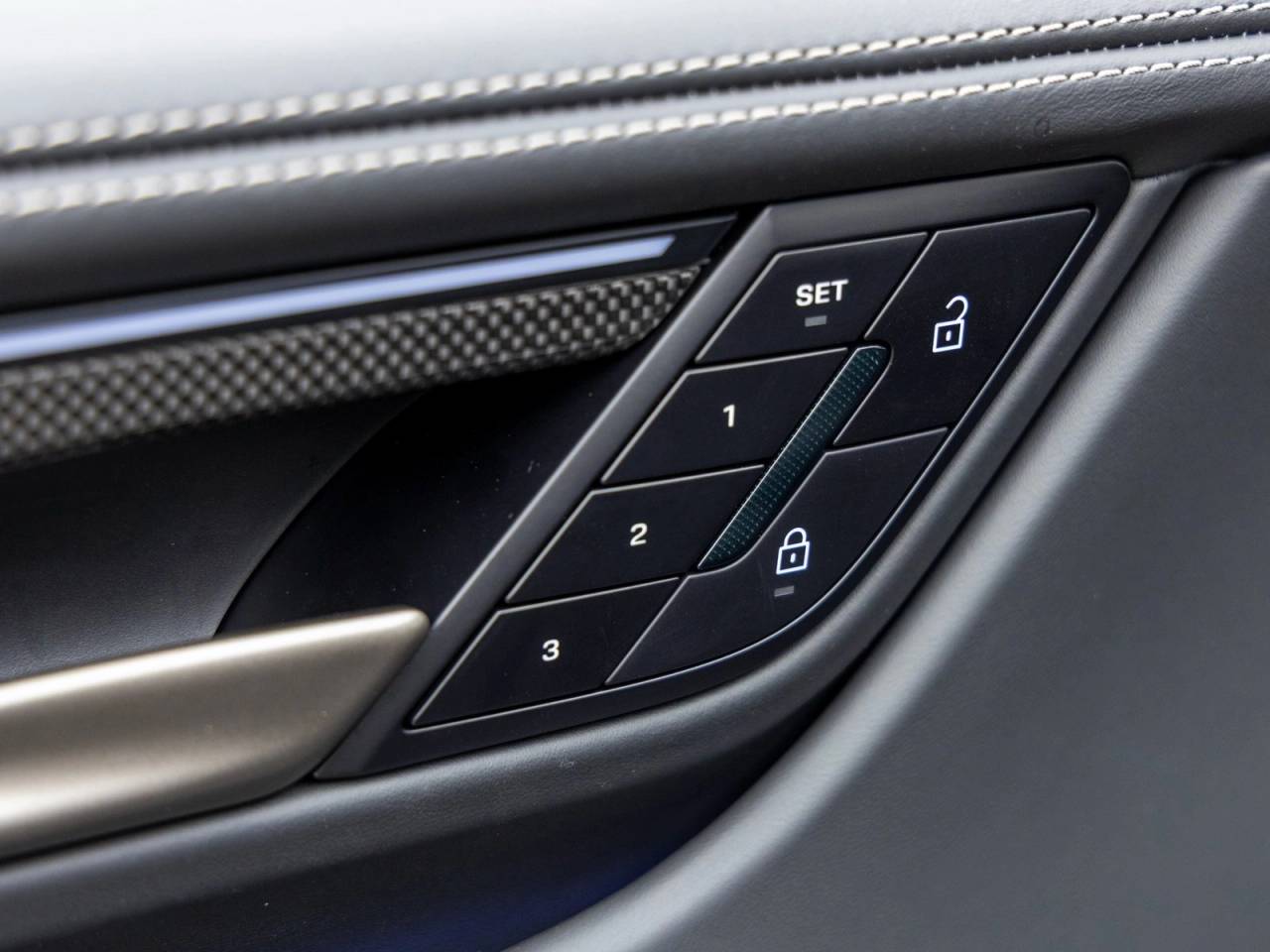 2025 Porsche Macan Macan Turbo Electric