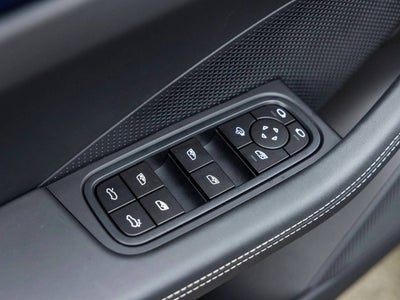 2025 Porsche Macan Macan Turbo Electric