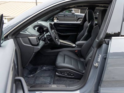 2025 Porsche Macan Macan Turbo Electric