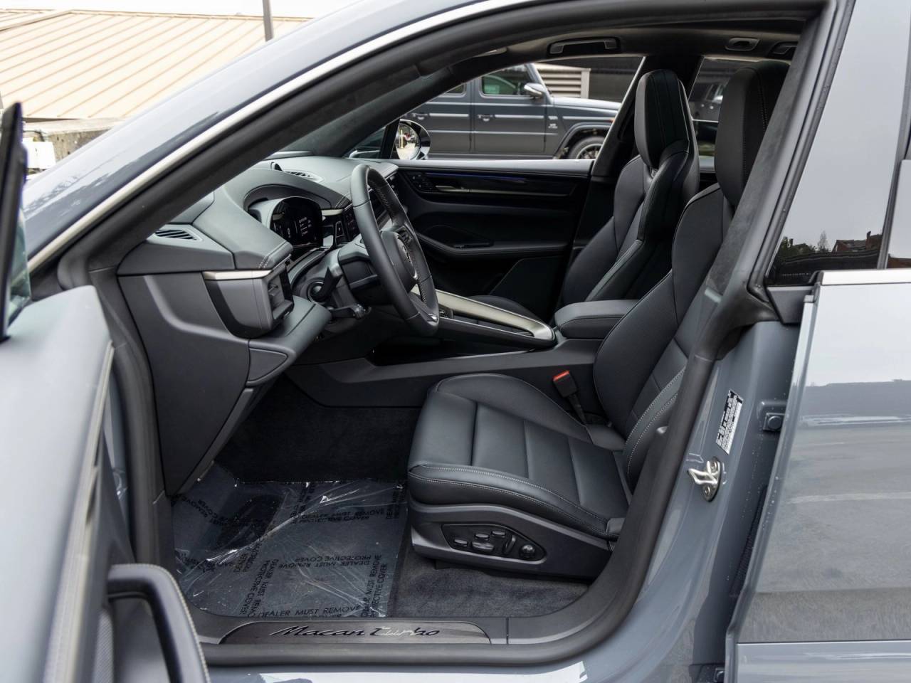 2025 Porsche Macan Macan Turbo Electric