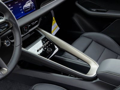 2025 Porsche Macan Macan Turbo Electric