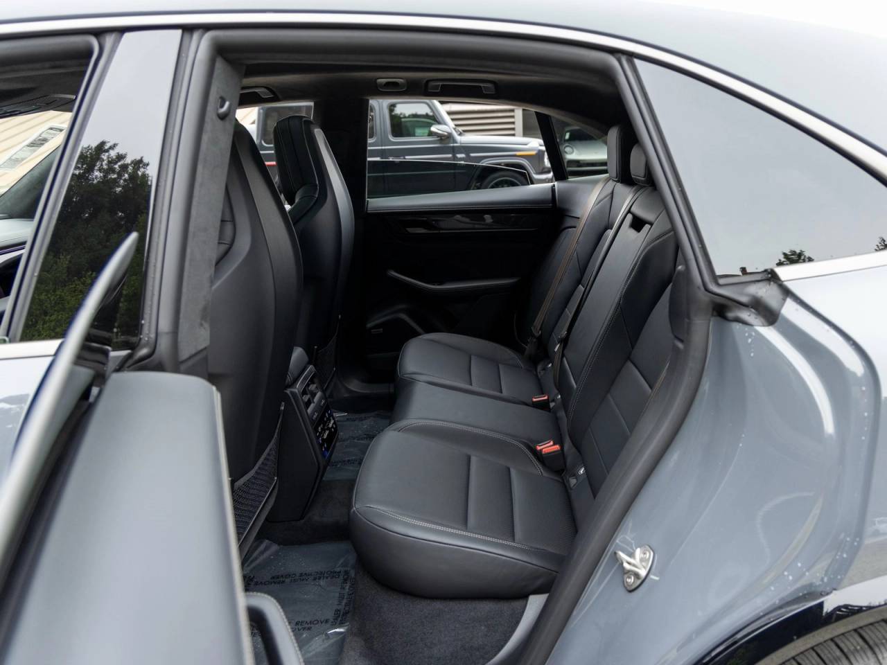 2025 Porsche Macan Macan Turbo Electric