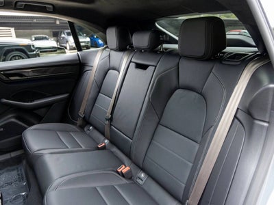 2025 Porsche Macan Macan Turbo Electric