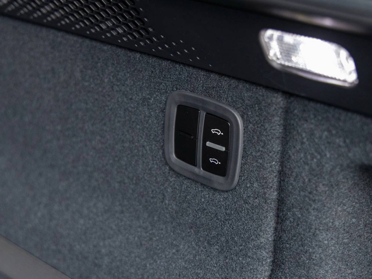 2025 Porsche Macan Macan Turbo Electric