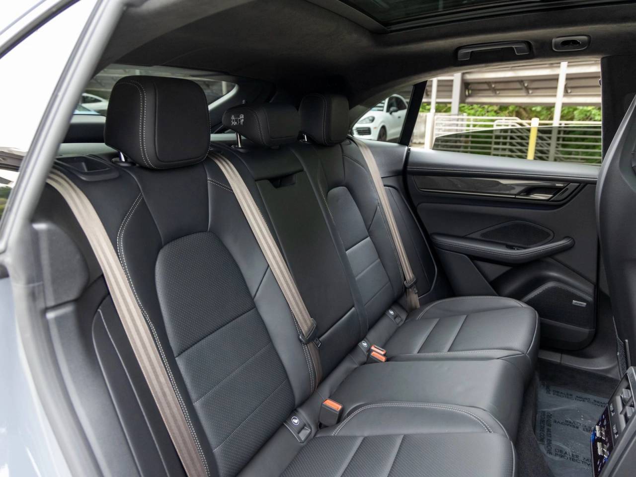 2025 Porsche Macan Macan Turbo Electric