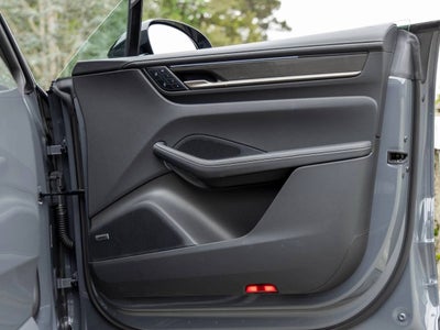 2025 Porsche Macan Macan Turbo Electric