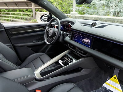 2025 Porsche Macan Macan Turbo Electric